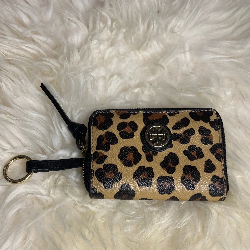 Tory Burch compact tory